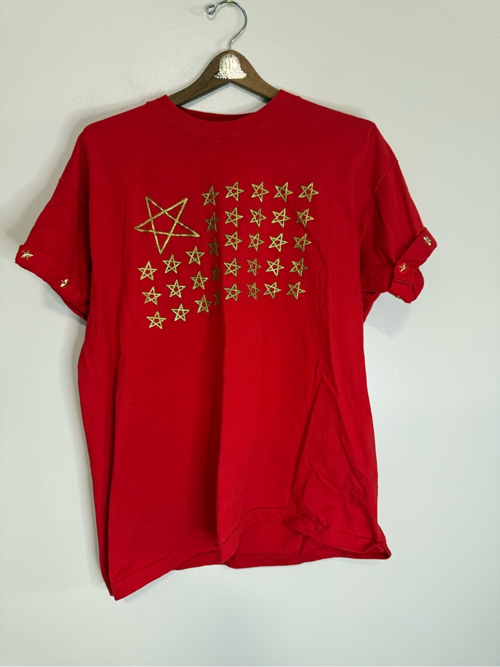 K.W.B.L. Vintage Red Star Pattern Tee with Gold Stars size large